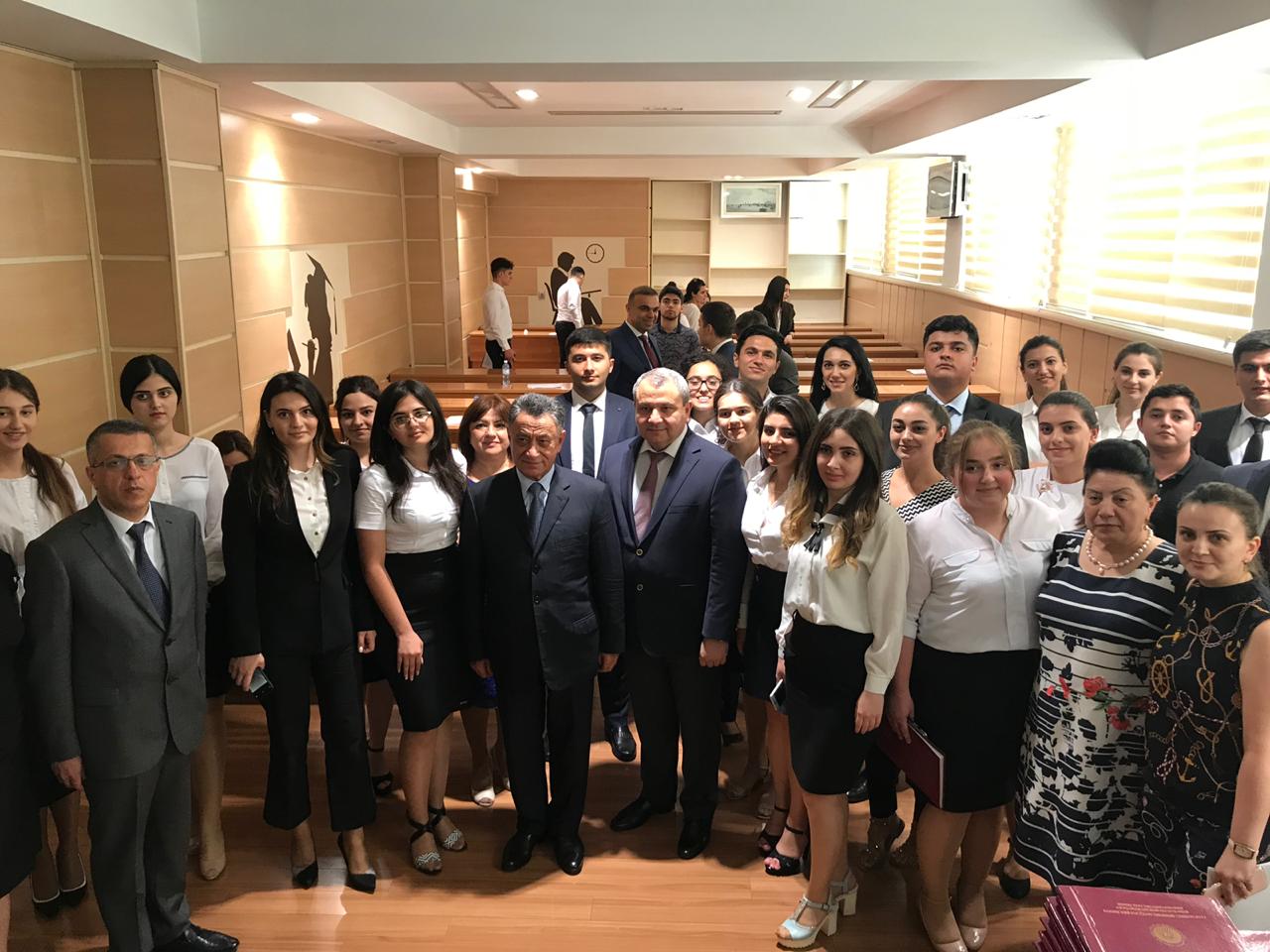 Ramil Usubov  tələbələrdən  imtahan götürdü - FOTO