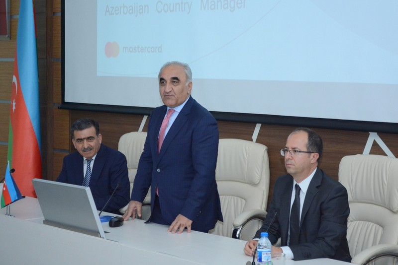 UNEC-də vahid tələbə kartı tətbiq olunacaq  