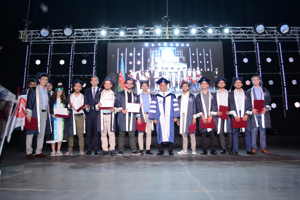 UNEC-də Məzun günü – Məzunlara Avropa universitetlərinin diplomları verildi  