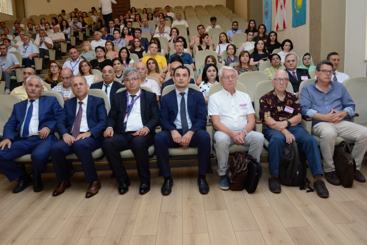 “Ömürboyu təhsil və liderlik” - UNEC-də  
