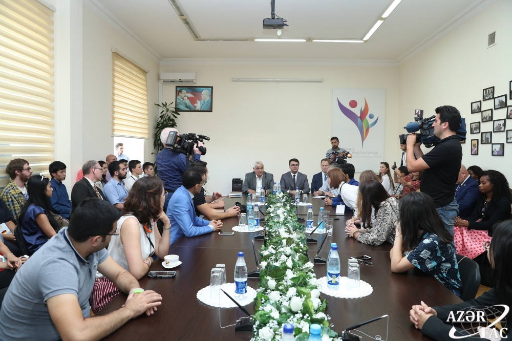 Beynəlxalq Multikulturalizm Yay Məktəbinin iştirakçıları ilə görüş