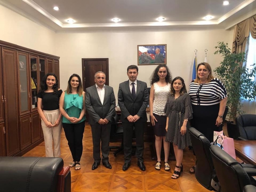 Rektor beynəlxalq sammitdə iştirak edən tələbələrlə görüşüb