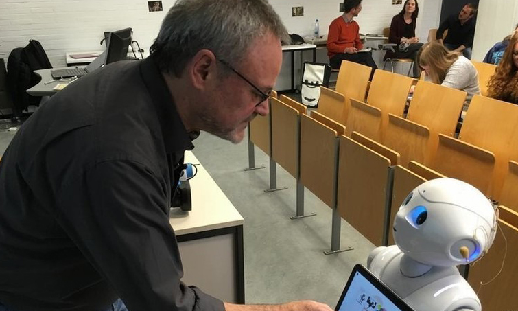 Robot-professor tezliklə universitetlərdə dərs deyəcək