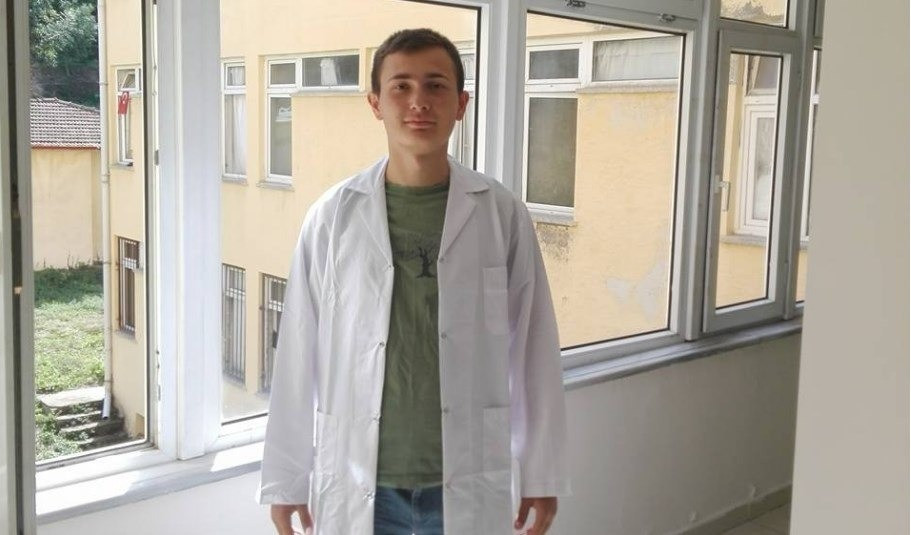 Tibb fakültəsinin tələbəsindən dəhşətli əməl - Özünü güllələdi (Foto)