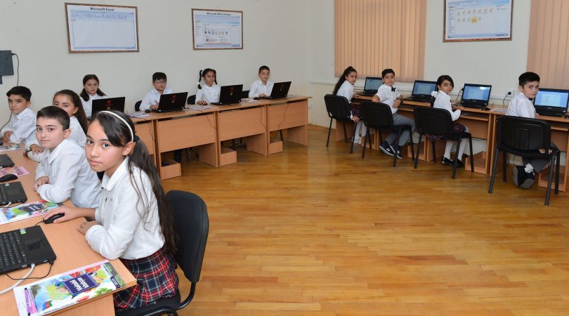 50 məktəbdə 3000 kompüter quraşdırılacaq – Prosesə start verilib
