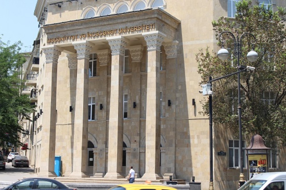Universitet dekanı işdən çıxarıldı  