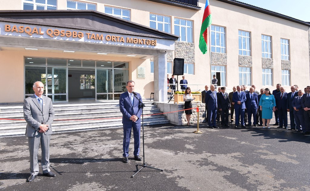 Ceyhun Bayramov məktəb açılışında - FOTO