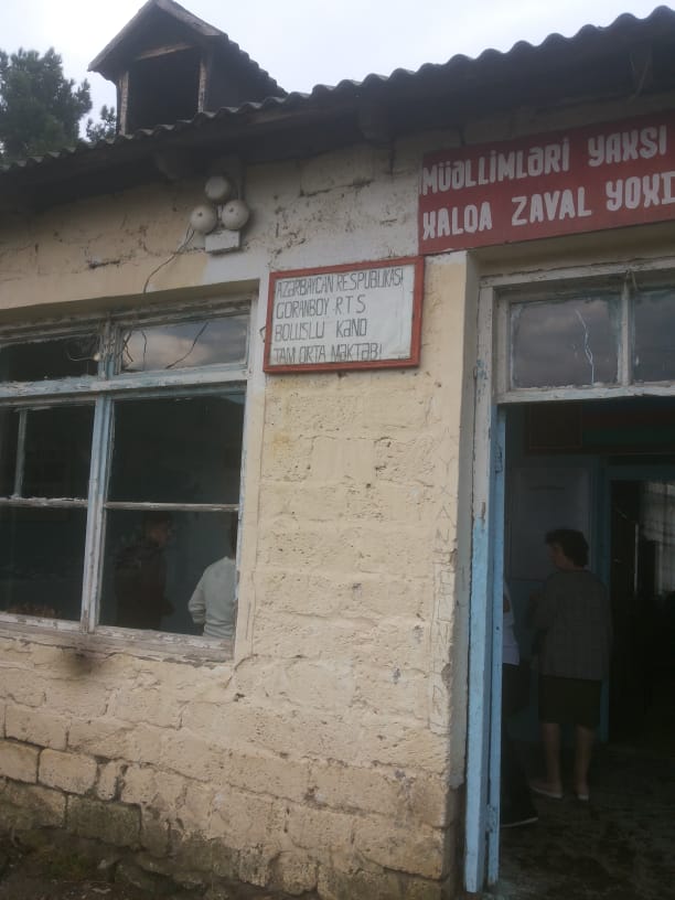 Bilik günündə tavanı uçan məktəblə bağlı rəsmi açıqlama: “Xəsarət alan yoxdur, amma...”
