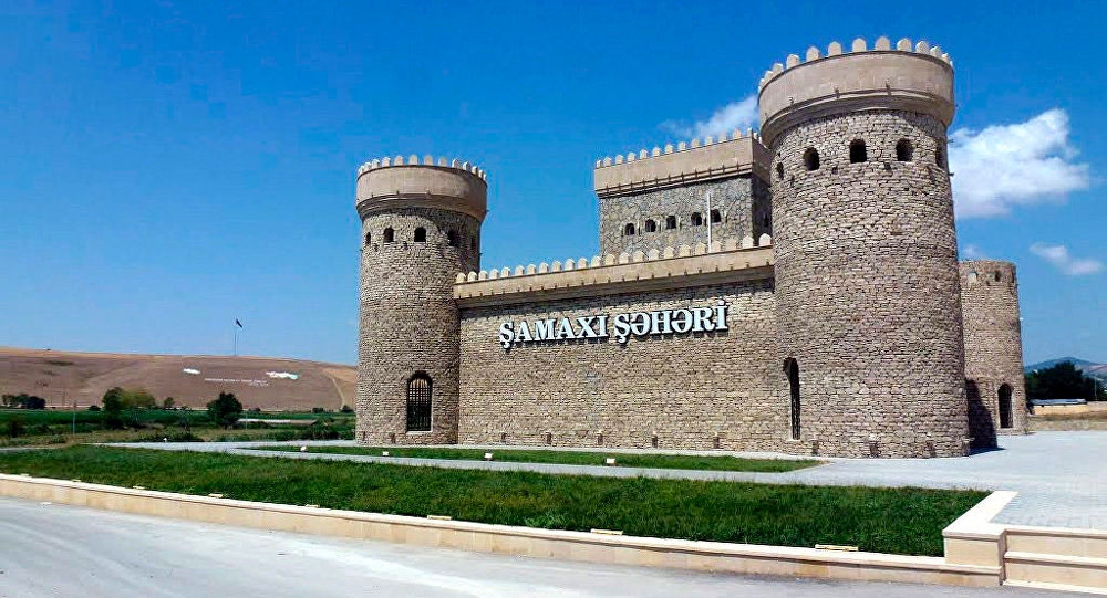 Təhsil nazirinin müavini Şamaxıda vətəndaşların müraciətlərini dinləyir