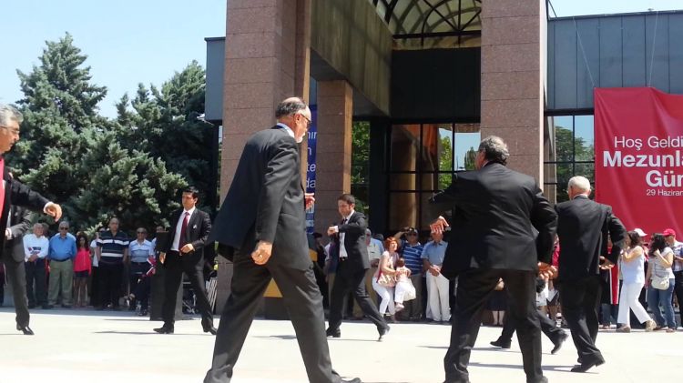 “Deyirlər ki, universitet müəllimləri 10 ildən artıq işləyə bilməzlər, çünki...” – Təhlil