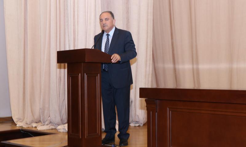Rektor tələbələrə söz verdi: “Mən sizin dostunuz olacağam”