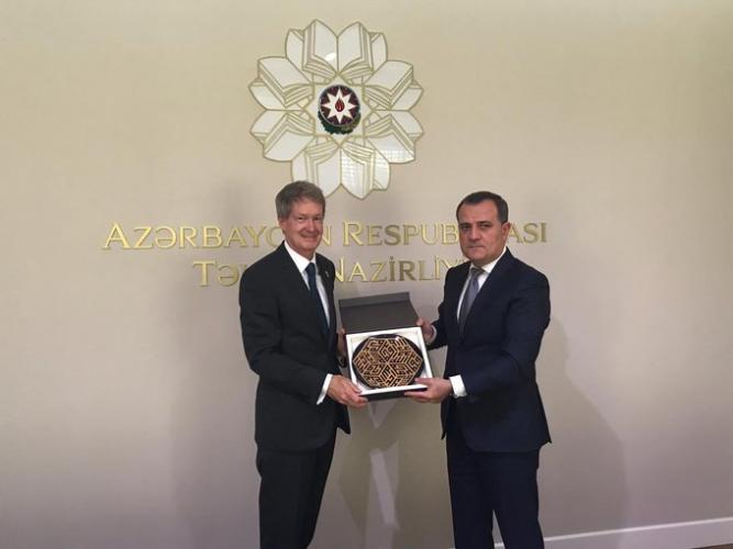 Ceyhun Bayramov Britaniyanın Azərbaycandakı səfiri ilə görüşüb