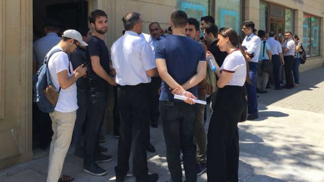 Rezidentlər Bakıda etiraz aksiyası keçirdilər  