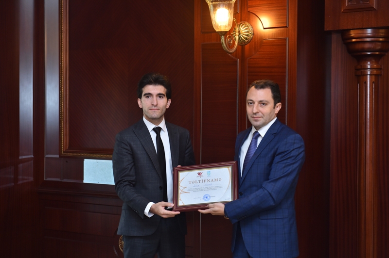 Deputatlar müəllimləri belə təbrik etdilər – “İlin gənc müəllimi”nin qalibləri parlamentdə - FOTOLAR  