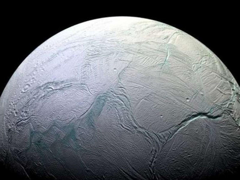 NASA alimləri   Saturnun peykində həyat əlamətləri tapıb