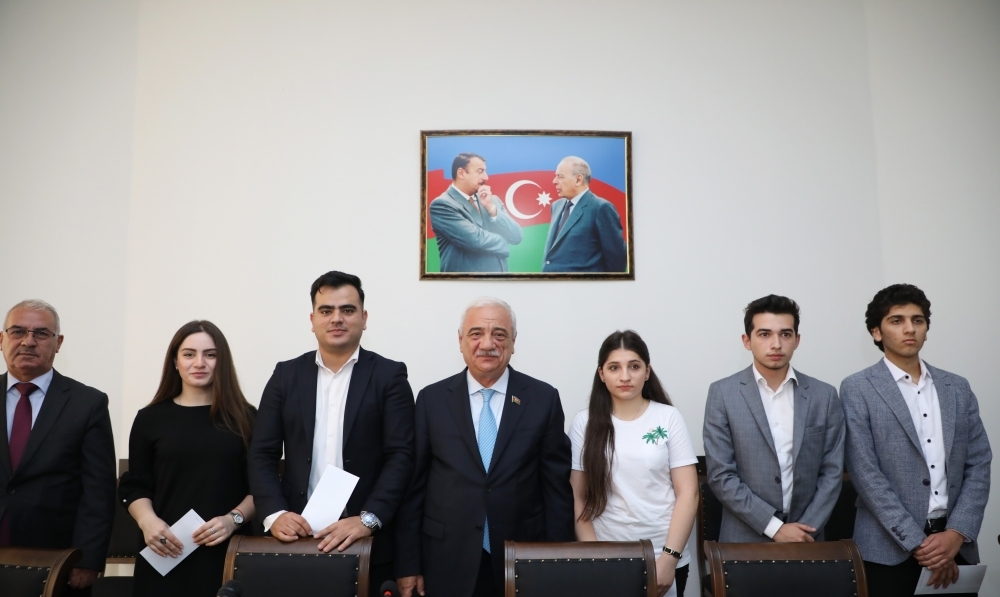 Həmkarlar ittifaqı 64 fəal tələbəyə adlı təqaüd verir  