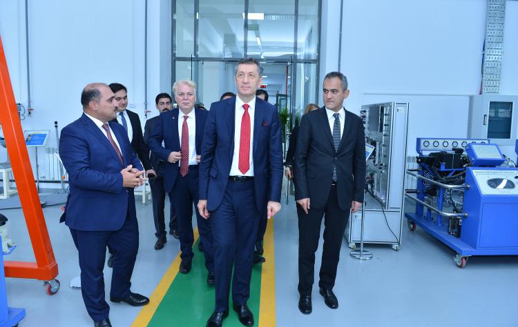 Türkiyənin Təhsil naziri Bakı Dövlət Peşə Təhsil Mərkəzində 