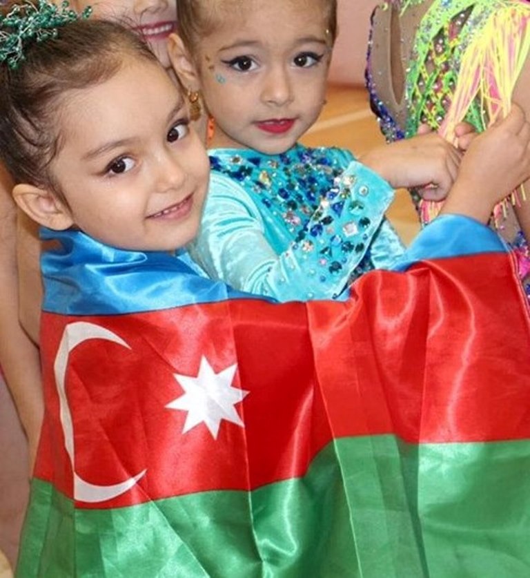 Məktəblilər beynəlxalq turnirdən medalla qayıdıblar - FOTOLAR  