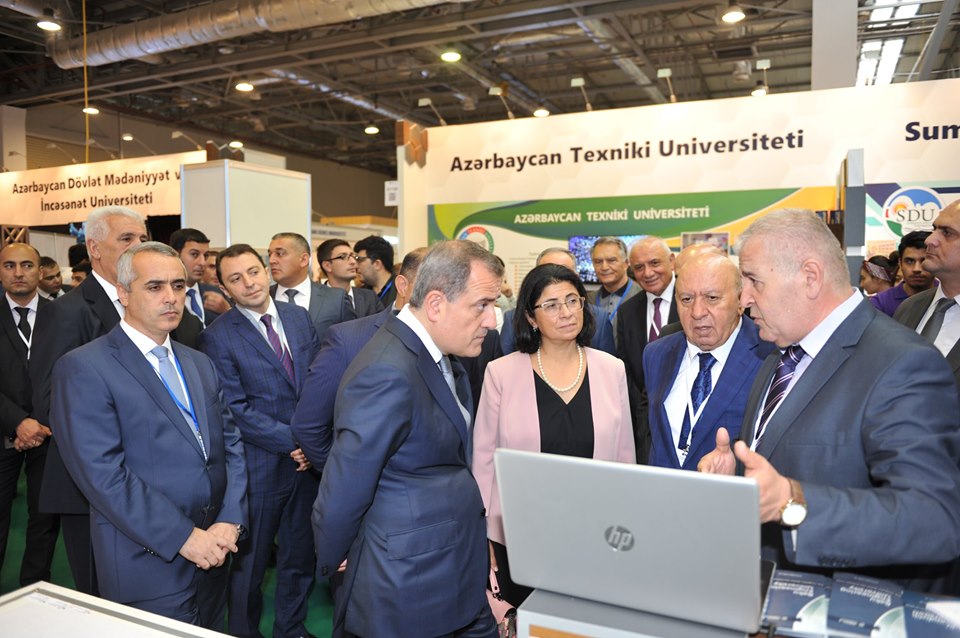 Beynəlxalq sərgidə BMU-nin layihələri maraqla qarşılanıb - FOTO