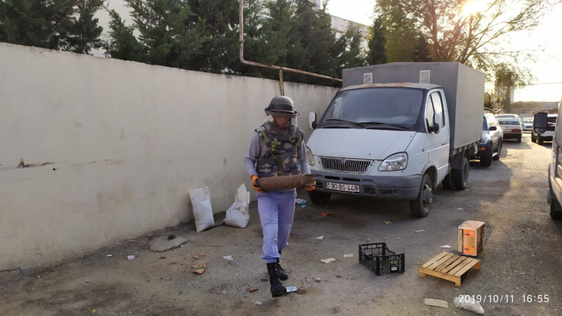 Bakıda məktəbin yanında bomba tapıldı 