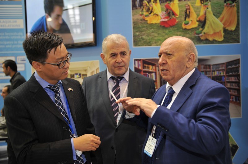 “British Council Azerbaijan”ın rəhbəri BMU-nun stendi ilə tanış olub  