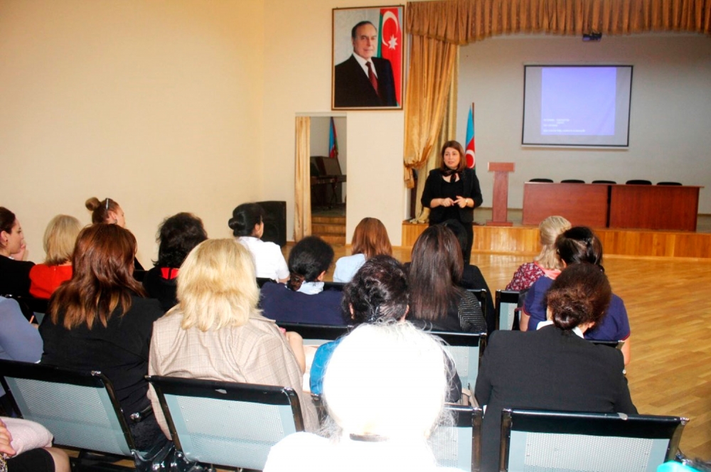 Paytaxt məktəblərində öyrədici seminarlar keçirilir  