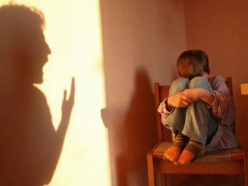 Alimlərdən  xəbərdarlıq: Şiddət görən uşaqlarda bu xəstəliklər yaranır