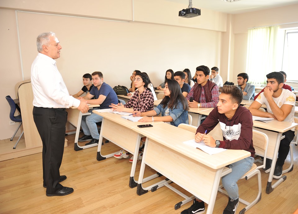 Mühəndislik Universiteti bu ixtisaslar üzrə özünə rəqib tanımır    