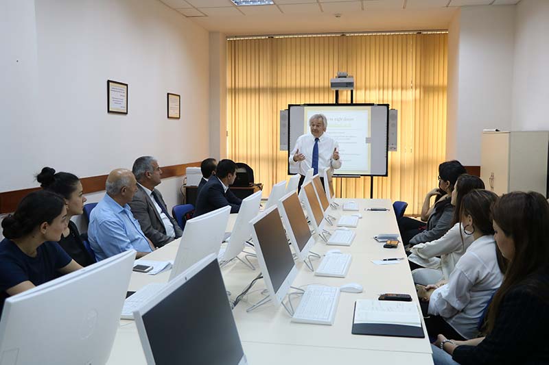 Professor Paul Gibbs Azərbaycan Universitetində master-klass keçib  