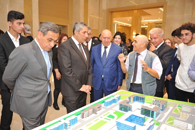BMU-da müstəqillik gününə həsr olunmuş yaradıcılıq sərgisi keçirilib - FOTO  