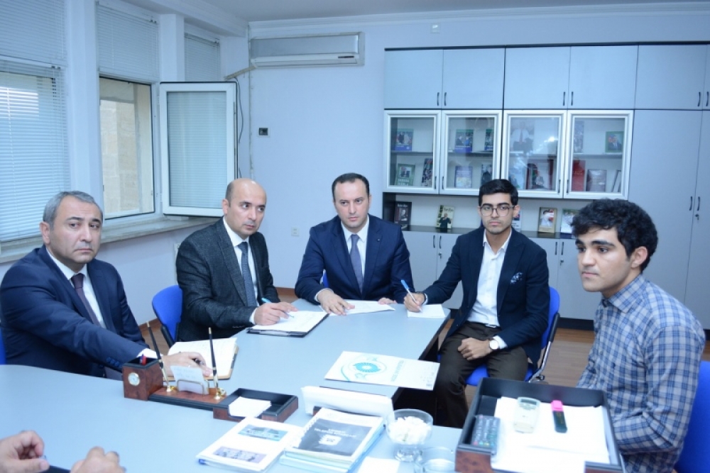 UNEC-in rektoru tələbə və əməkdaşların müraciətlərini dinləyib