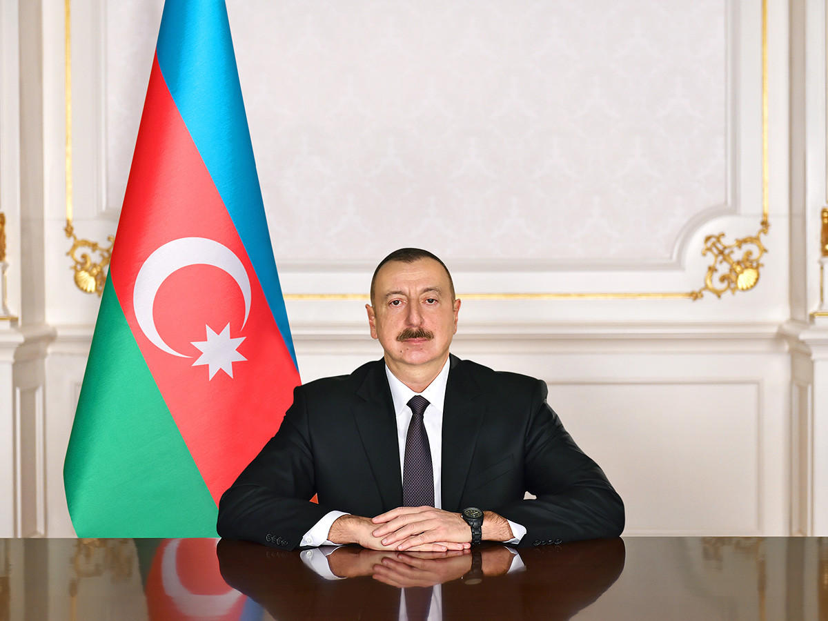 Prezident Akif Əlizadəni təltif etdi 