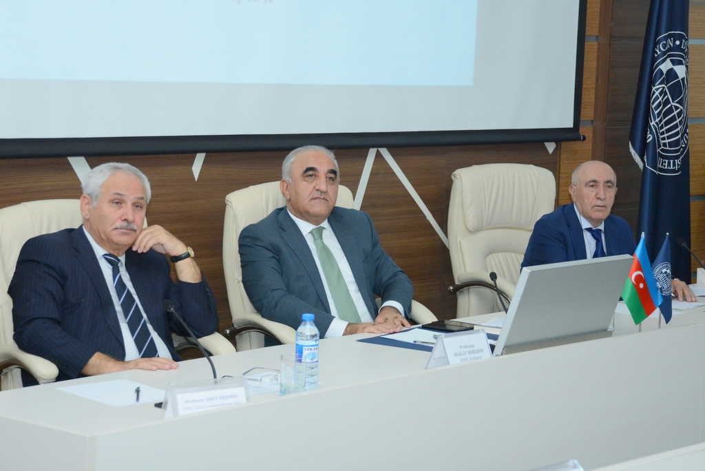 UNEC-də “Enerji daşıyıcılarının qiymətinə ekonofizik baxış” mövzusunda tədbir keçirilib
