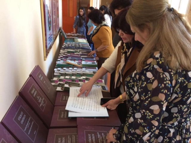 Universitetdə kitab sərgisi keçirildi