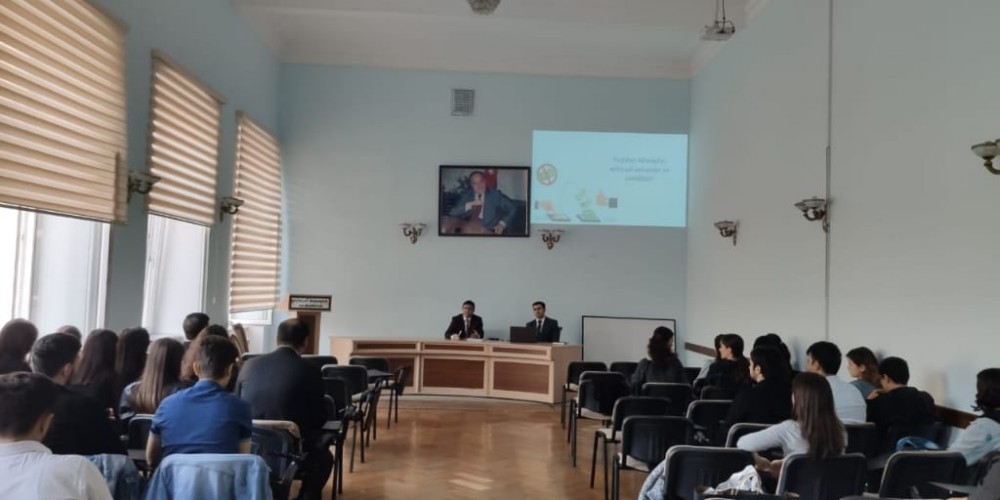 Tələbələr nağdsız ödənişlərlə bağlı maarifləndiriliblər  