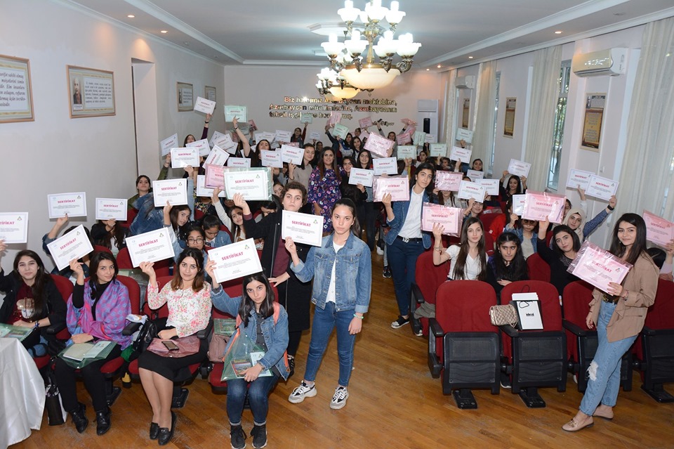 Tələbələr kreativ müəllim obrazında açıq dərslər təşkil edəcəklər - FOTO