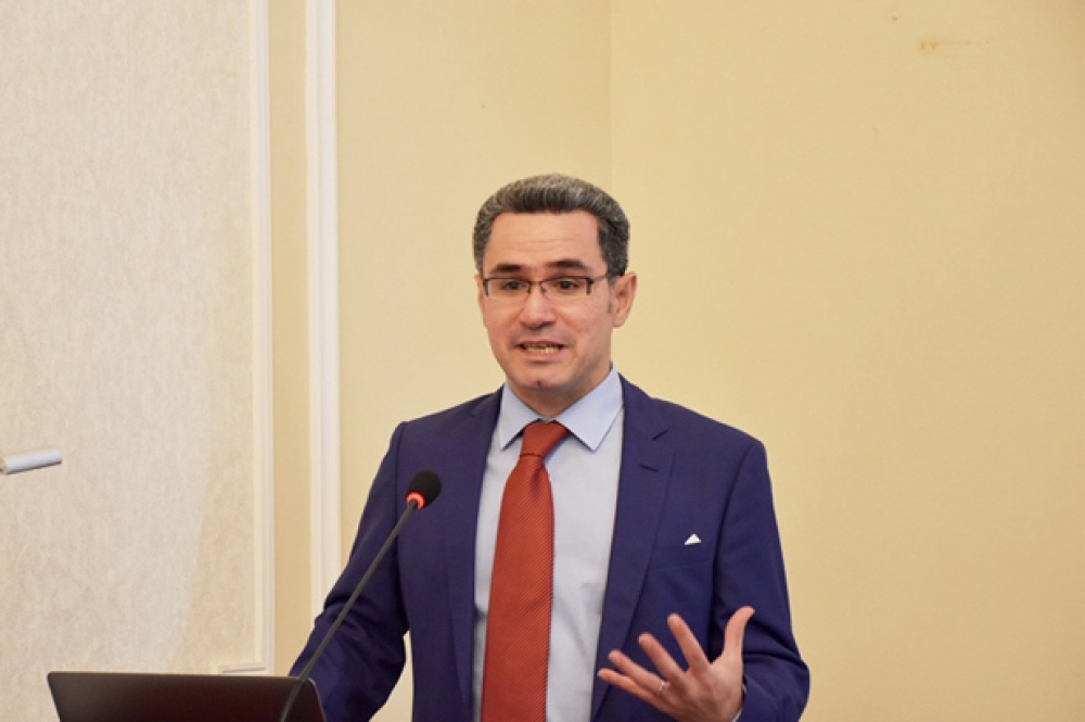 Tanınmış alman professor gənc alim və mütəxəssislər üçün ustad dərsi keçib