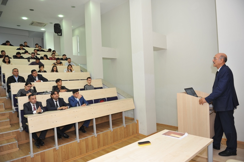 Bakı Mühəndislik Universitetində rəqəmsal maliyyə müzakirə edilib  