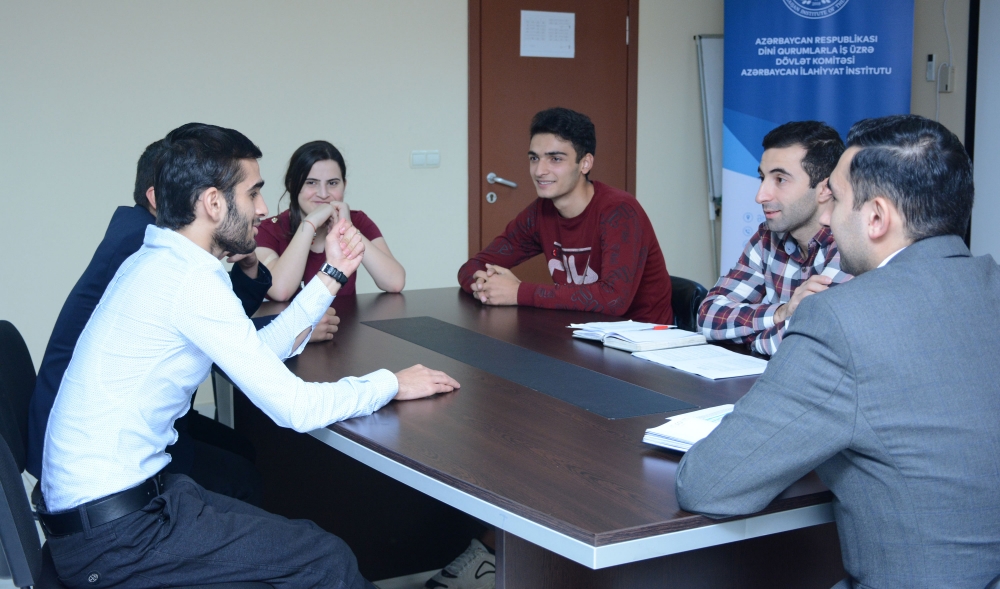 İlahiyyat İnstitutunda “Kimyagər” əsəri müzakirə olunub
