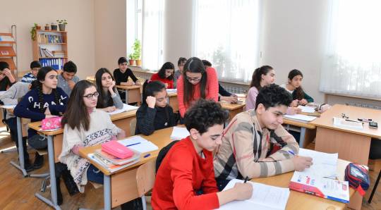 Kimlər pedaqoji fəaliyyətlə məşğul ola bilməz?
