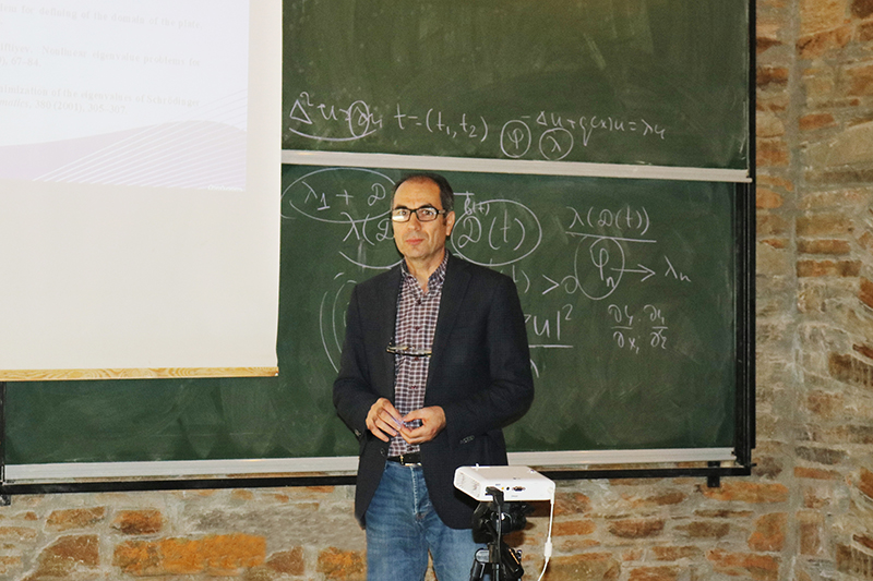 Azərbaycan Universitetinin prorektoru beynəlxalq riyaziyyat məktəbində mühazirə oxuyub