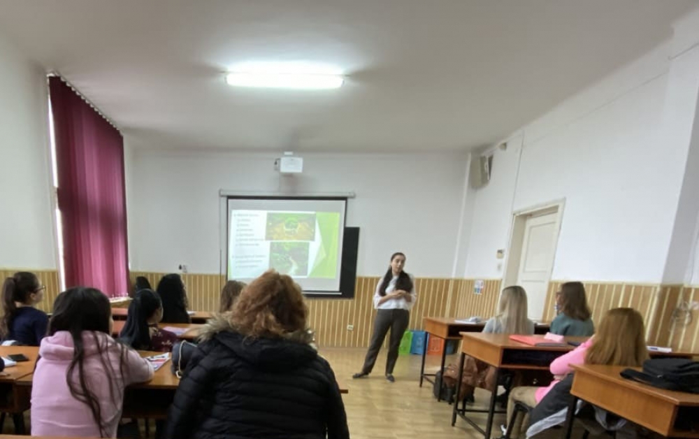 Turizm və Menecment Universitetinin müəllimi Rumıniyada tələbələrə mühazirə oxuyub