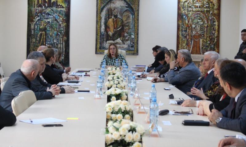 ADMİU da maaşları artırdı