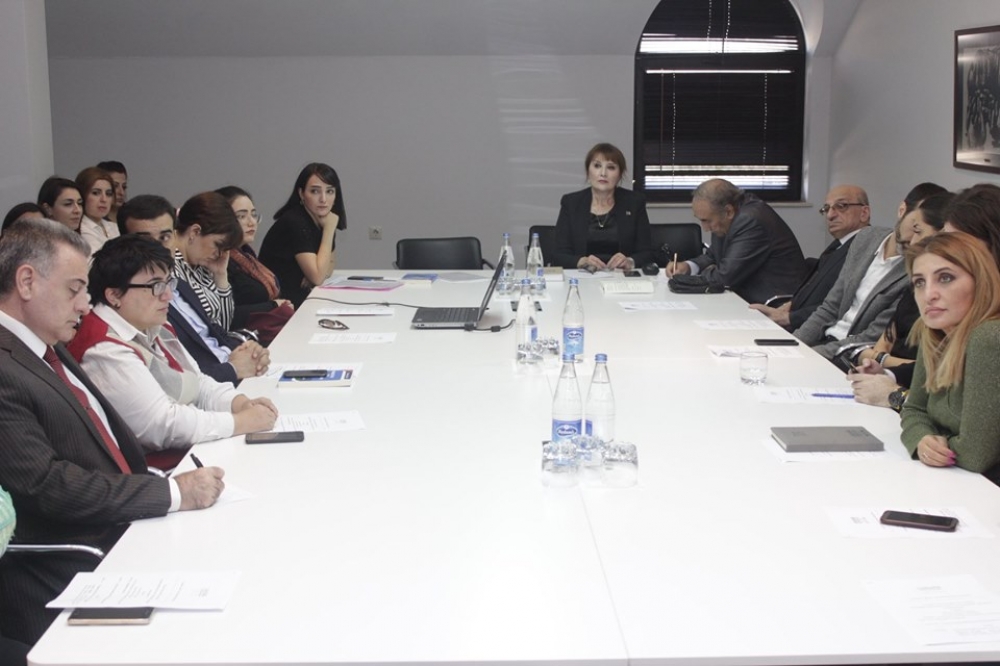 İçərişəhərdə Dövlət Bayraq Günü münasibətilə elmi-praktiki konfrans təşkil edilib