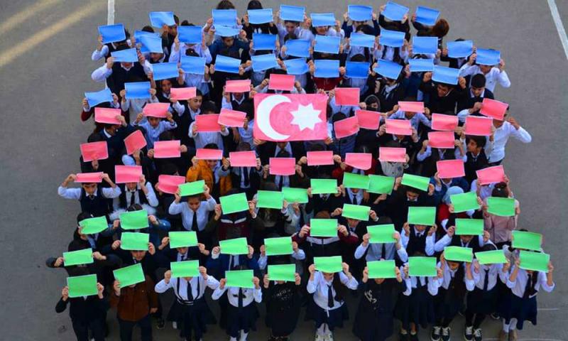 Paytaxt məktəblərində Dövlət Bayrağı Günü