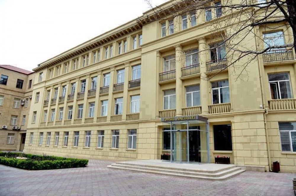 Dövlət təltiflərinə layiq görülən təhsil işçilərinə mükafatlar təqdim olunub