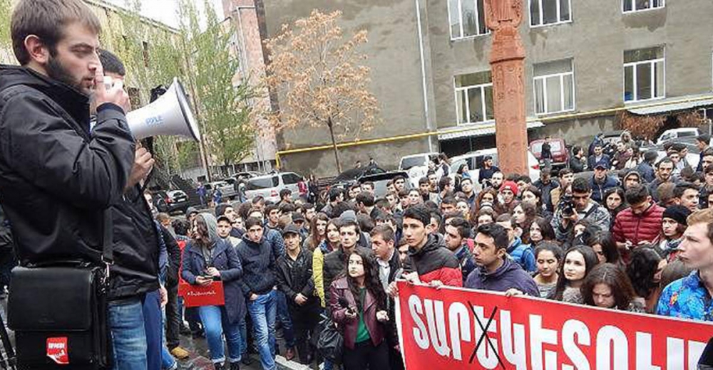 Ermənistanda ali məktəblərdə etiraz aksiyaları keçirilir