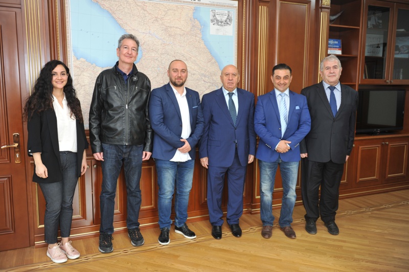 BMU-nun rektoru beynəlxalq şirkətin nümayəndələri ilə görüşüb  