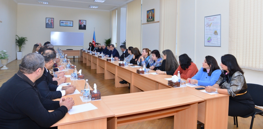 Təhsil naziri Ceyhun Bayramov valideynlərlə görüşdü