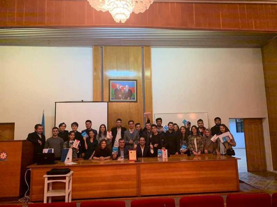 Tibb Universitetində yazıçı Nadir Adilovla görüş keçirilib